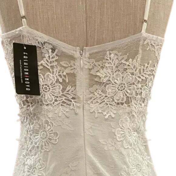 FashionNova "The Bachelorette" Dress in White NWT Size Small - Picture 4 of 4